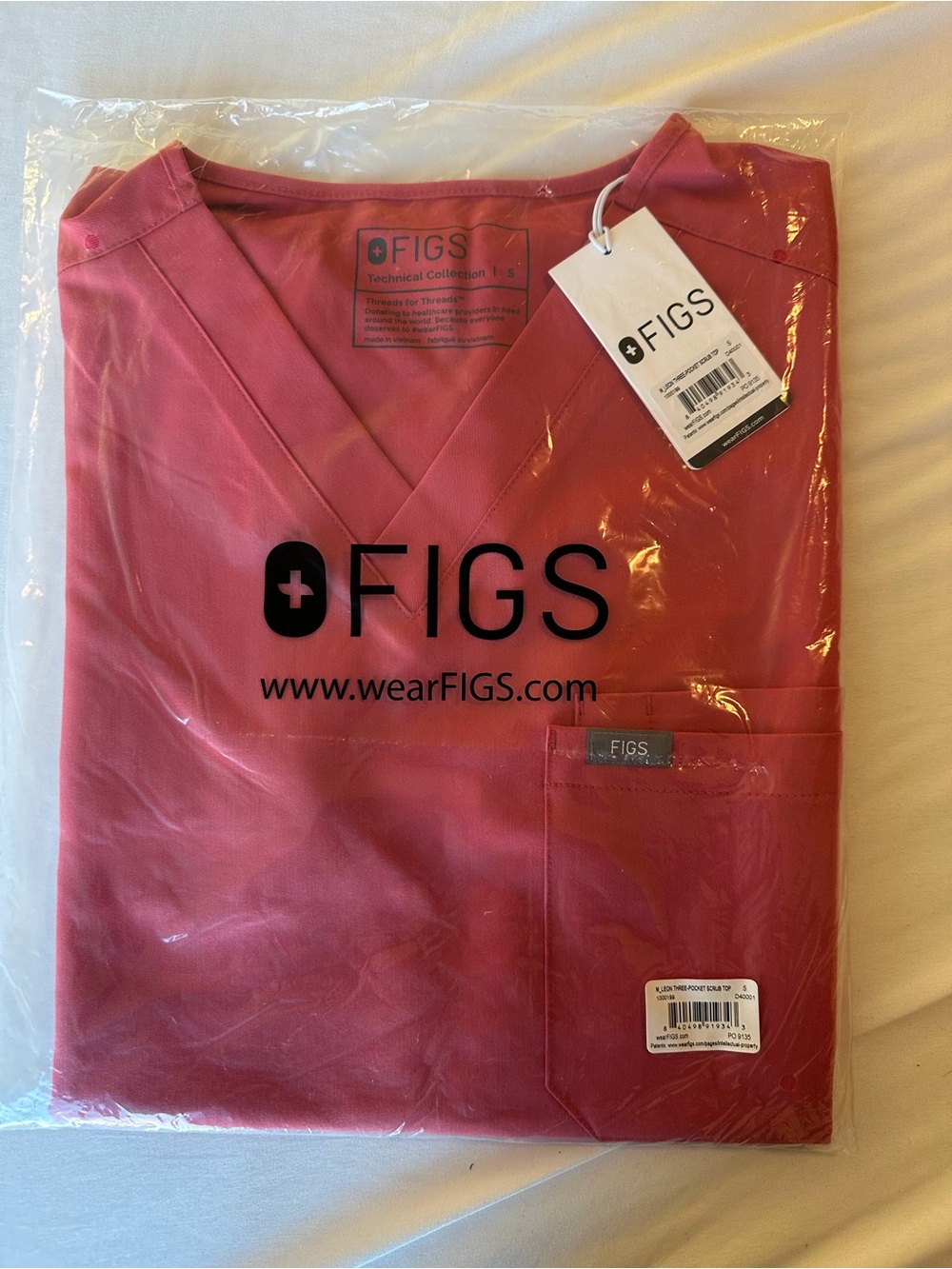 NWT FIGS Leon Three-Pocket Scrub Top Size S Mauve